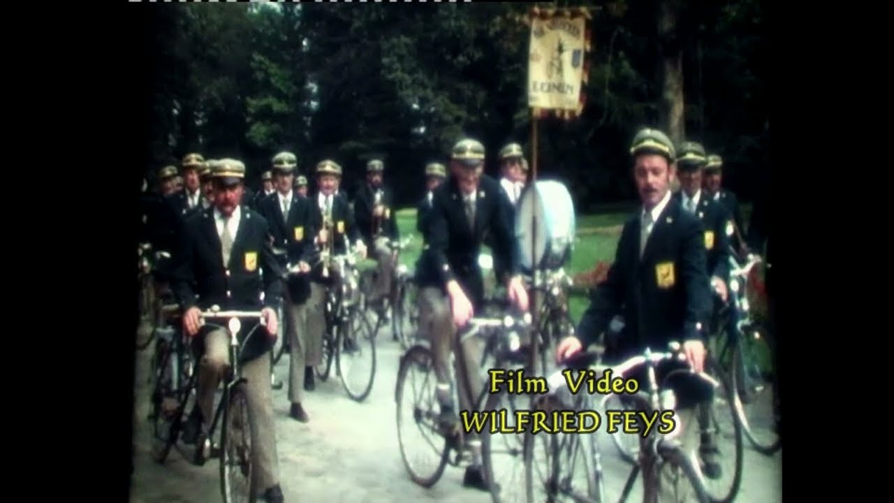 Fietsend Trompetterkorps De Zwaluw Eernegem /1982 / Bicycle Band Belgium / Film Wilfried Feys