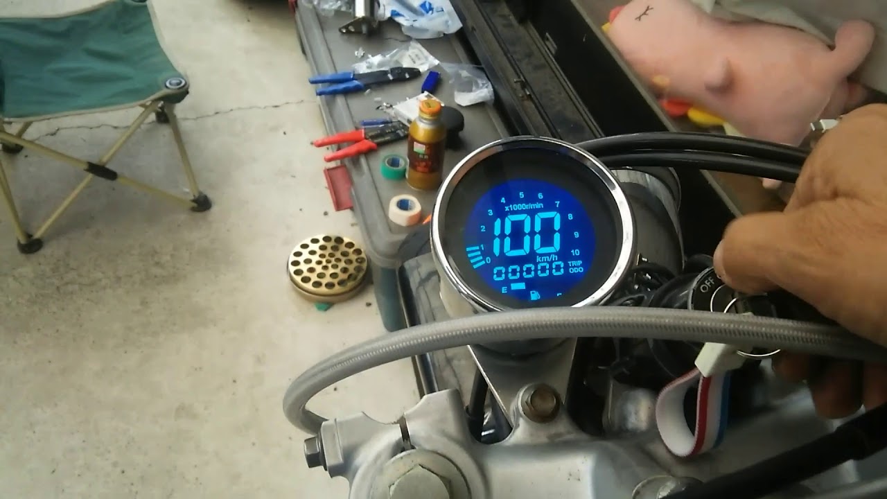 18年落ちのTW200 ♯7 「アマゾンの安いデジタルメーターとLEDテールランプを取り付けてみた！」