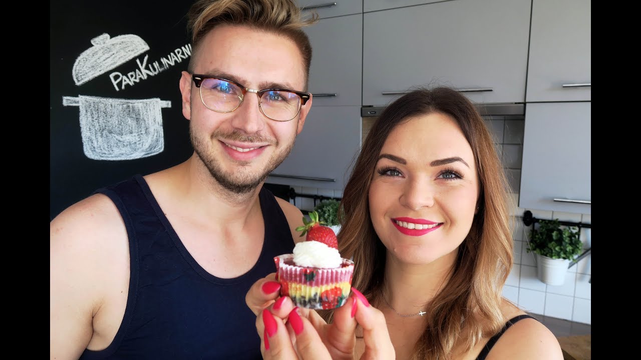 Mini serniczki truskawkowe na spodzie OREO