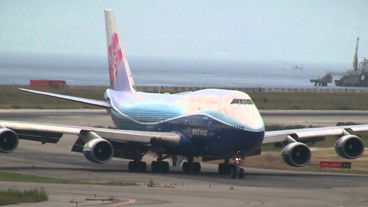 China Airlines Boeing 747-400 Landing & Take off at Osaka