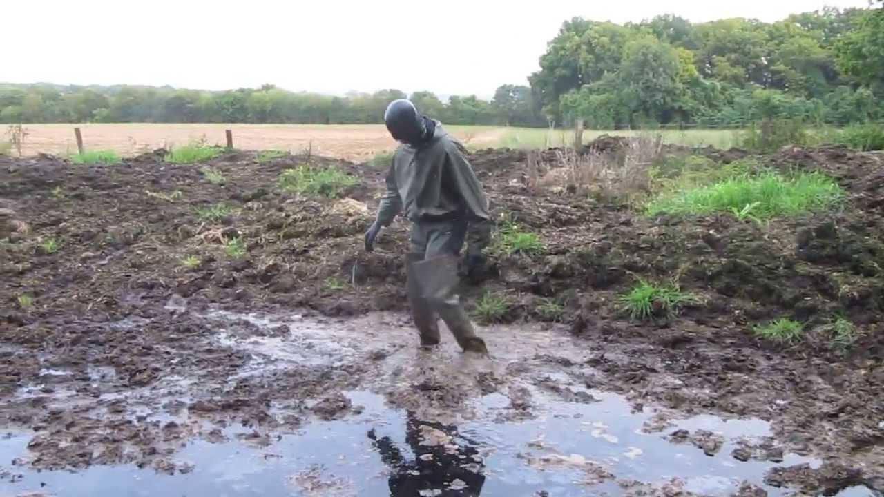 Aigle waders in the slurry !