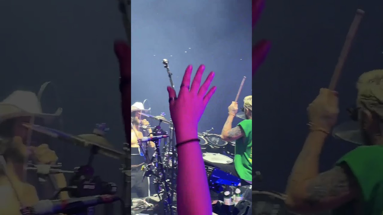 I finally got to see Thirty Seconds to Mars .It was an incredible experience 