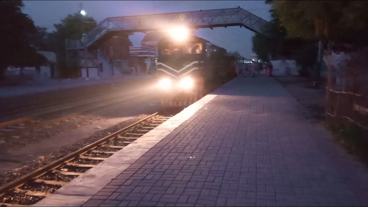 Pakistan Railways | 40Dn Jaffar Express Departure From Sahiwal Railways Station GEU-20 On The Lead