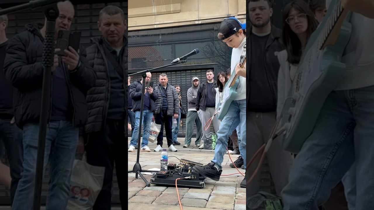 Pink Floyd - Another Brick In The Wall #busking #crowd #leonardo #cc #pinkfloyd #guitarist #brothers