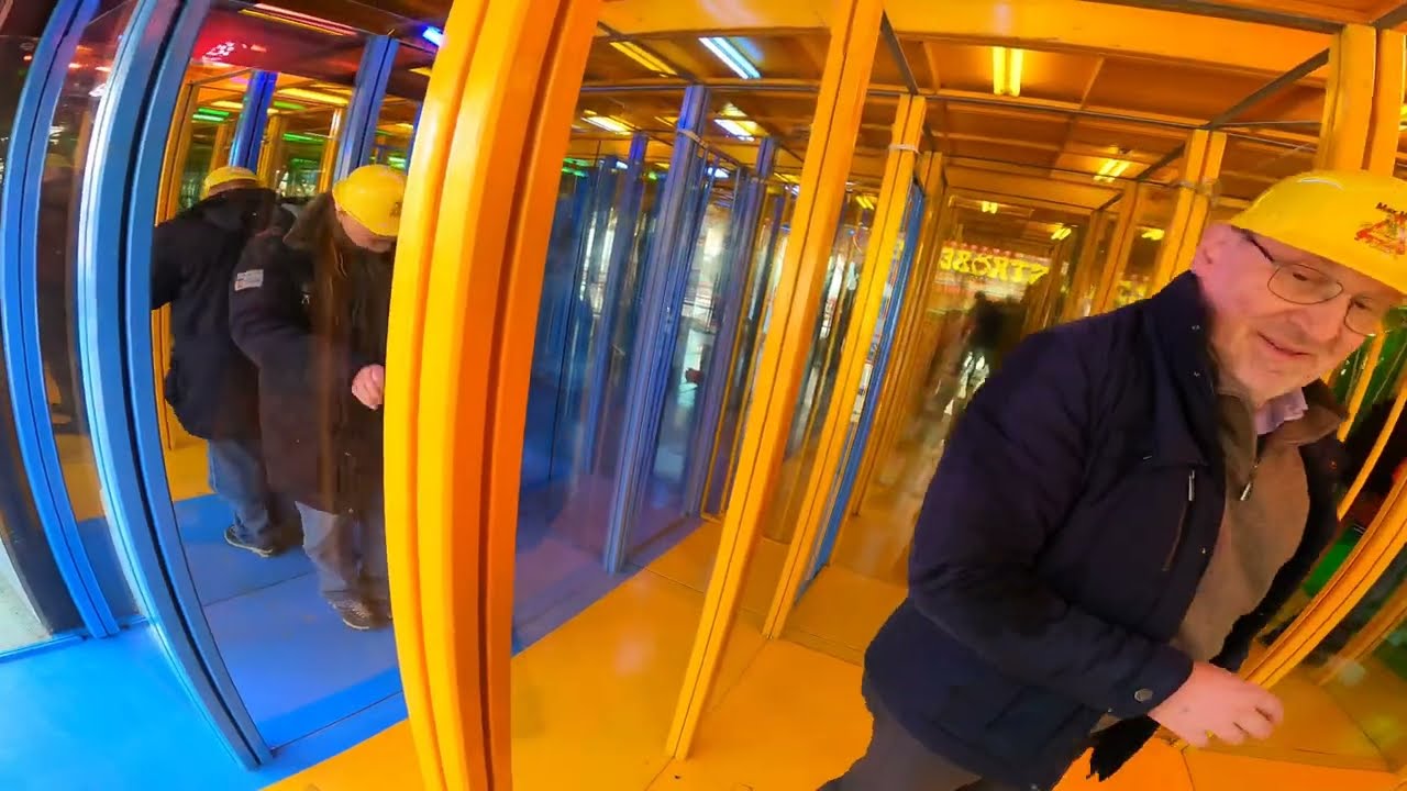 Krumm und Schief Bau auf dem Volksfest in Nürnberg 2023 - so gross wie noch nie aus 3 Buden