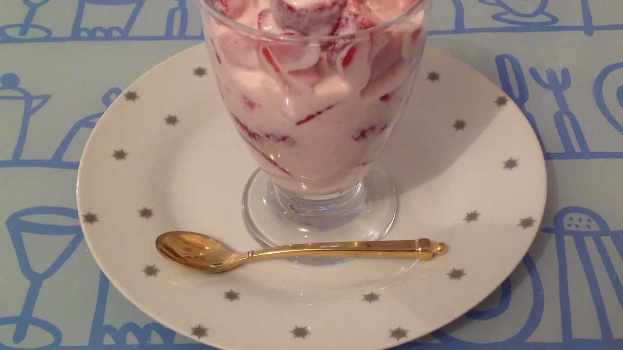 Faire des verrines de fraise à la crème - Dessert aux faises