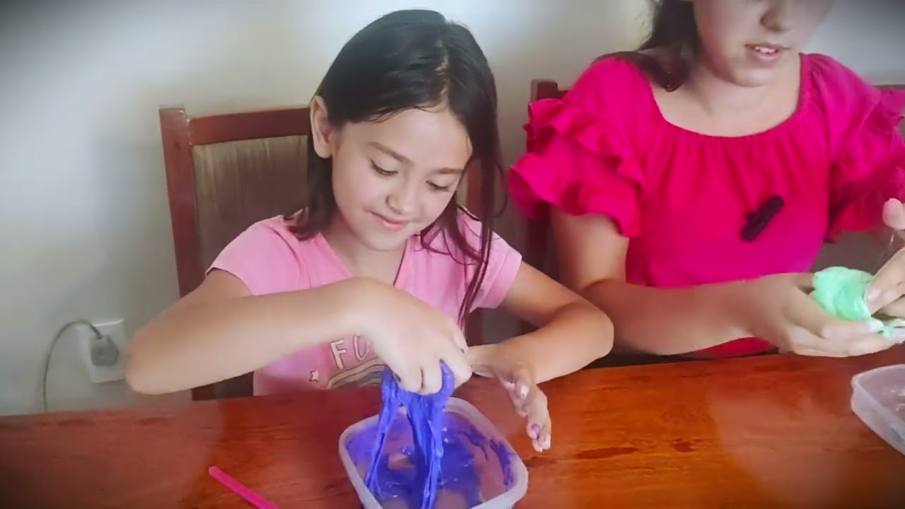 NOSSA PRIMEIRA SLIME! 🌈 Brincando de Lojinha com Brenda, Bianca e Bruno | Kola - Cola Kids
