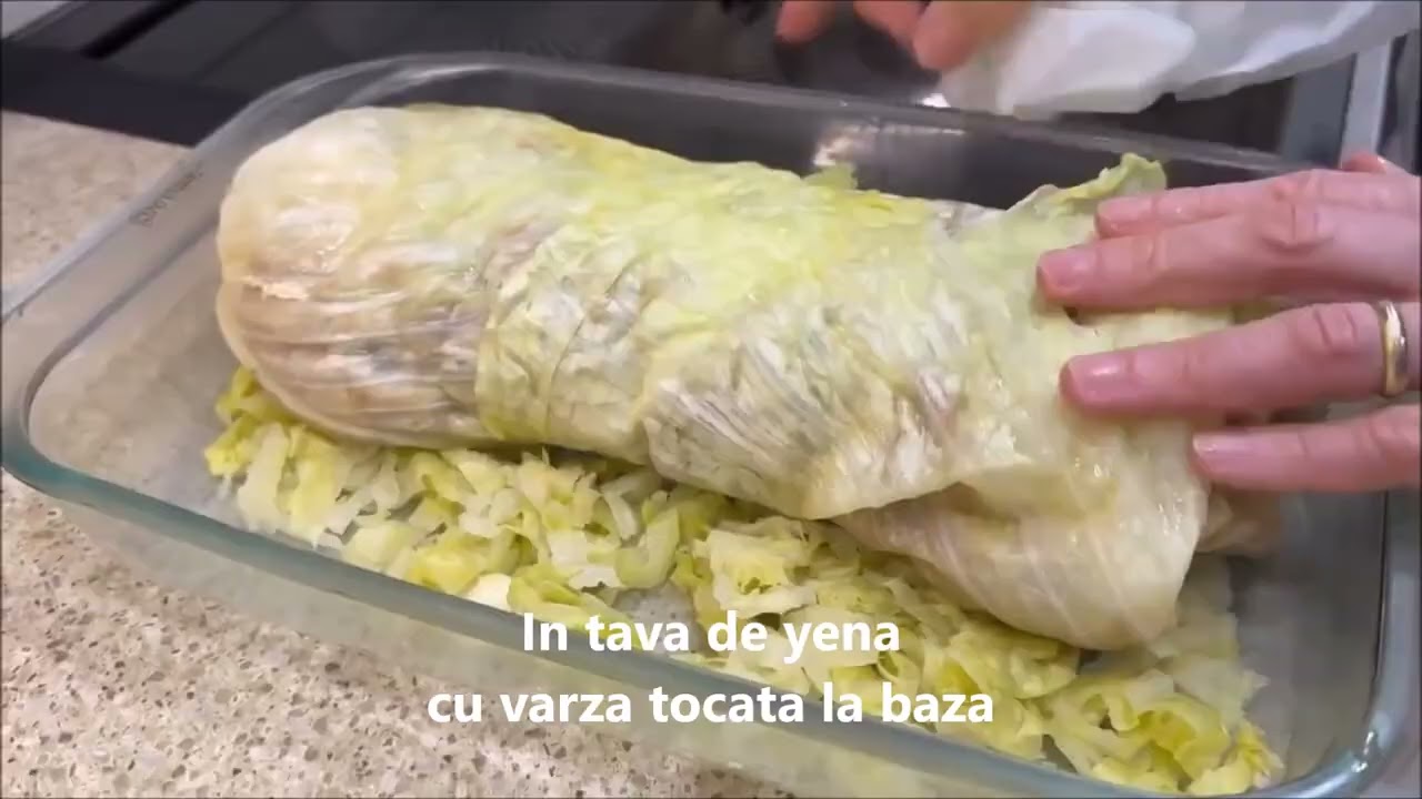 Sarmaluta gigantica / Giant Vegan Stuffed Cabbage Roll