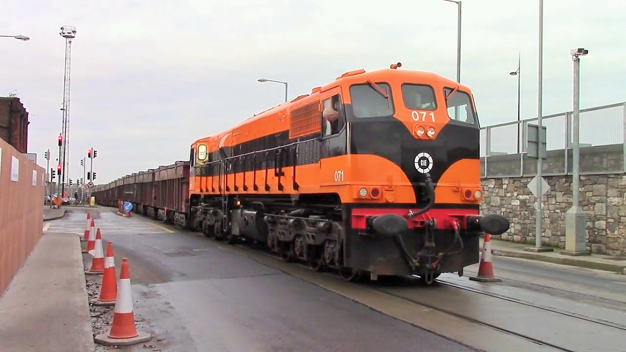 Retro livery 071 & 077 on Tara Mines trains - North Dublin