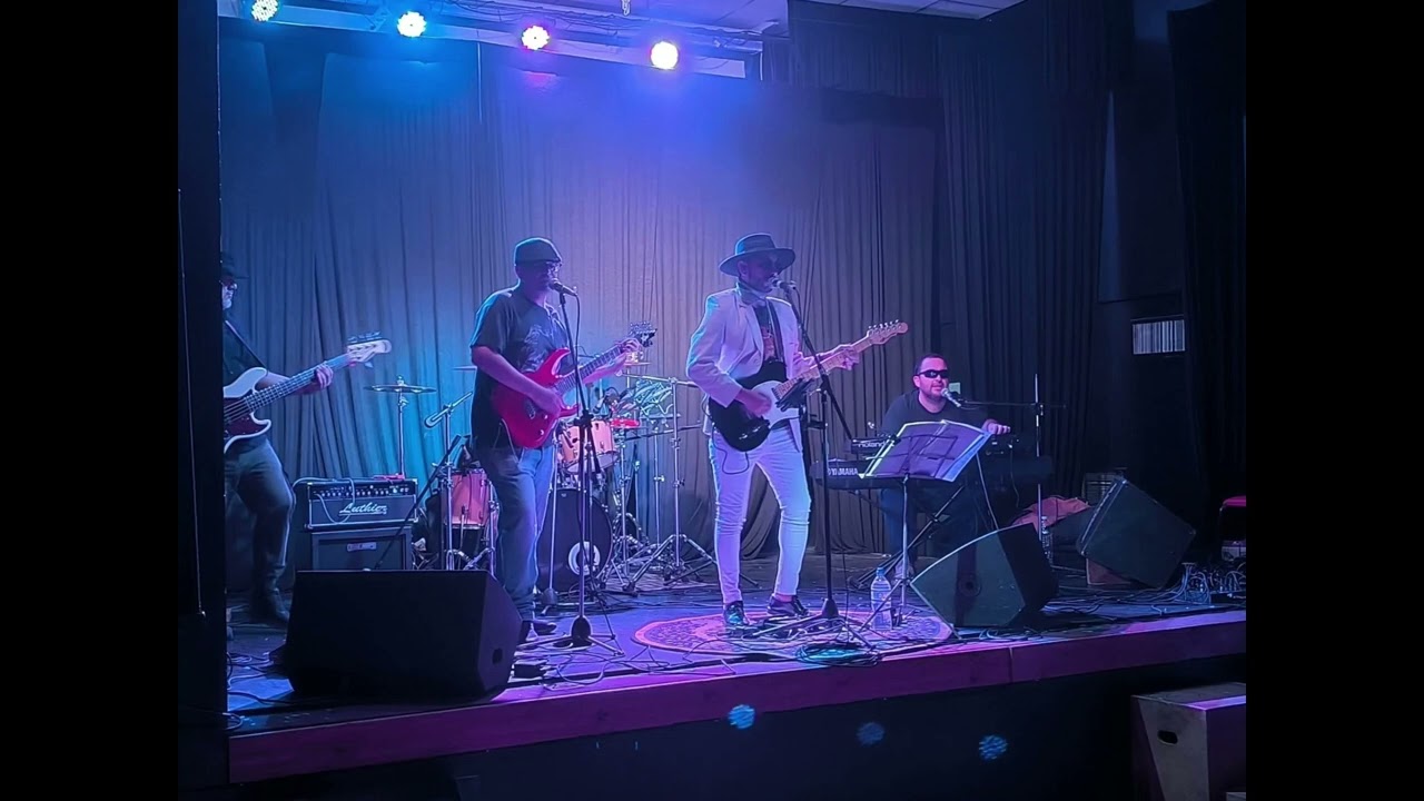 EN LA CIUDAD DE LA FURIA-REMOLINOS(EN VIVO)