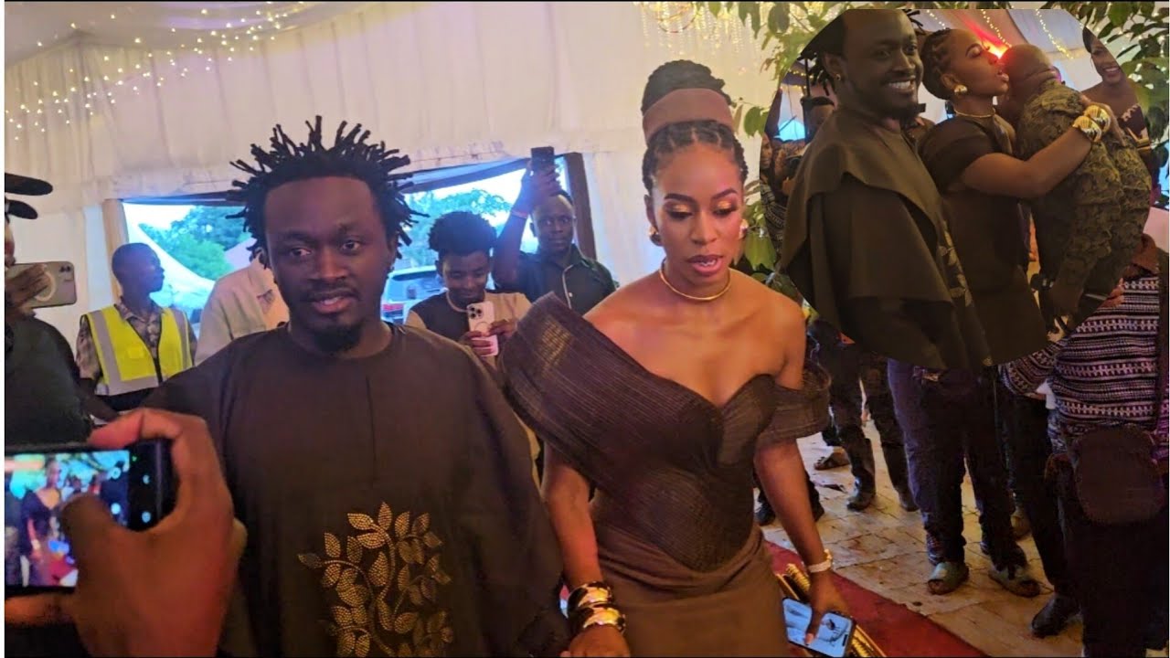 Трогательно, как Диана Бахати и Бахати исполняют песню 