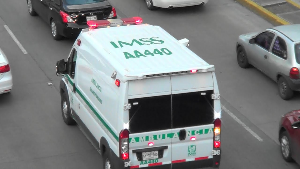 Ambulancia A440 del IMSS CON SIRENA A UNA URGENCIA (CDMX) (Sirenas y luces)