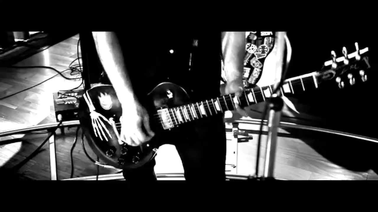 FLORES ROJAS - MAMUSHKAS en el estudio. Del disco Mundo bomba.