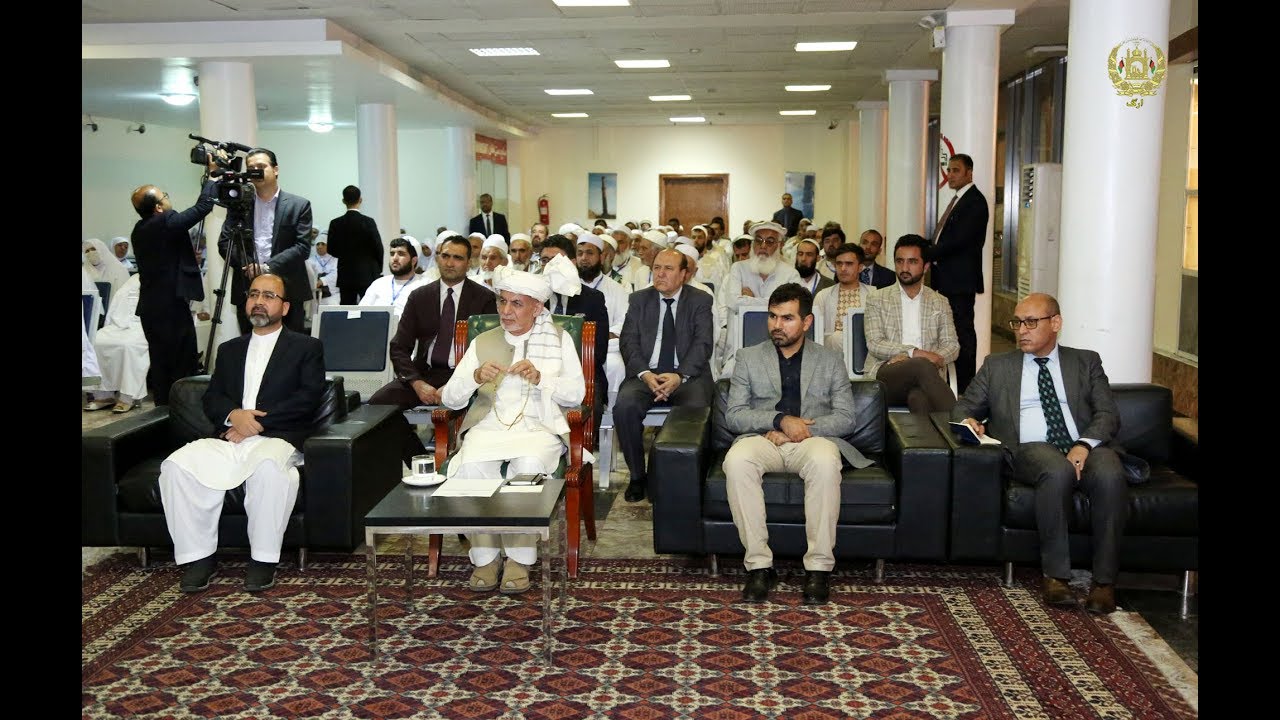 جریان دیدار تودیعی رئیس‌جمهور با اولین کاروان حجاج که عازم بیت الله شریف بودند.