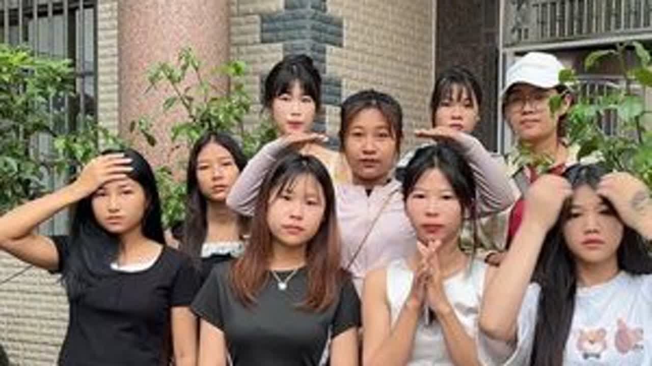 #缅甸女孩 小爱二连冠 PK赢了美嘟她们 薅场主羊毛#爱生活爱舞蹈