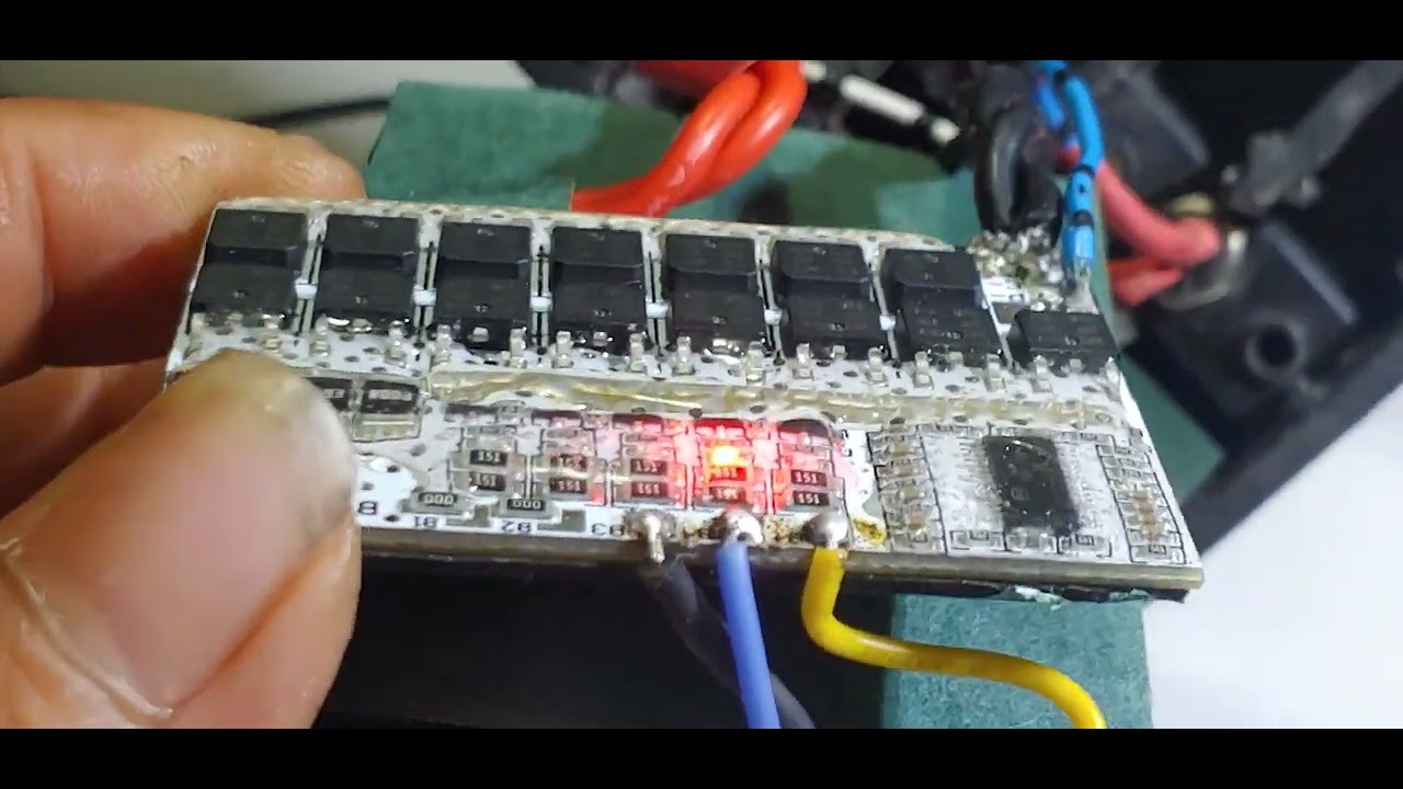 pin lion 3s 4p 12.4 AH mạch trắng 100a .bình aquy xe máy . đề mượt dung lượng lớn.giá không hề rẻ