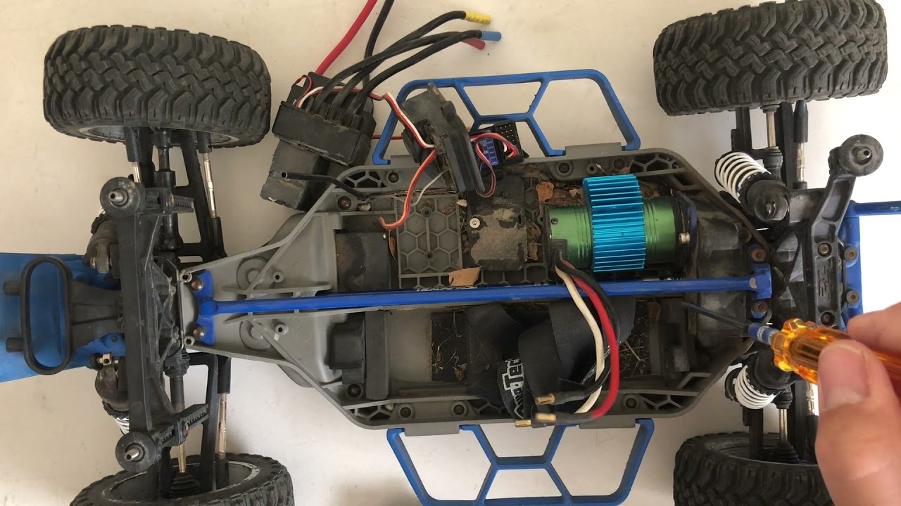 Traxxas Slash 4x4 Ultimate Teardown, часть 1. Снятие коробки двигателя и регулятора скорости.