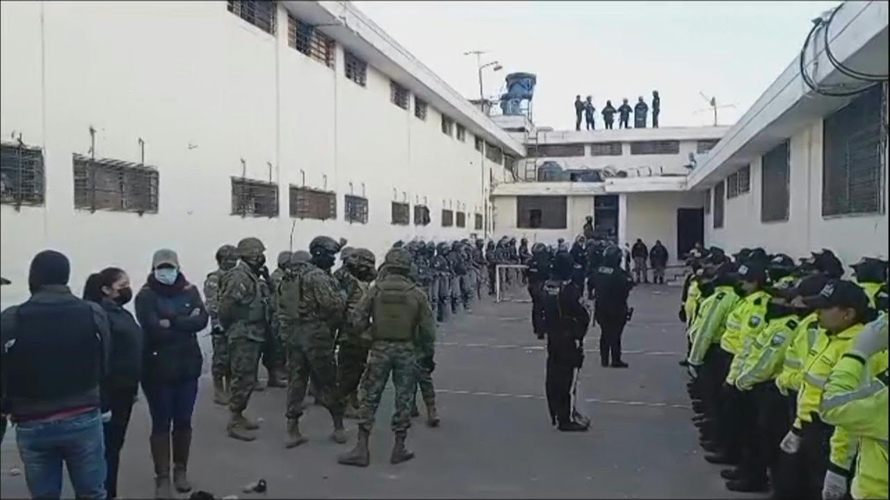 Hallan tres presos ahorcados en c&aacute;rcel de Ecuador | AFP