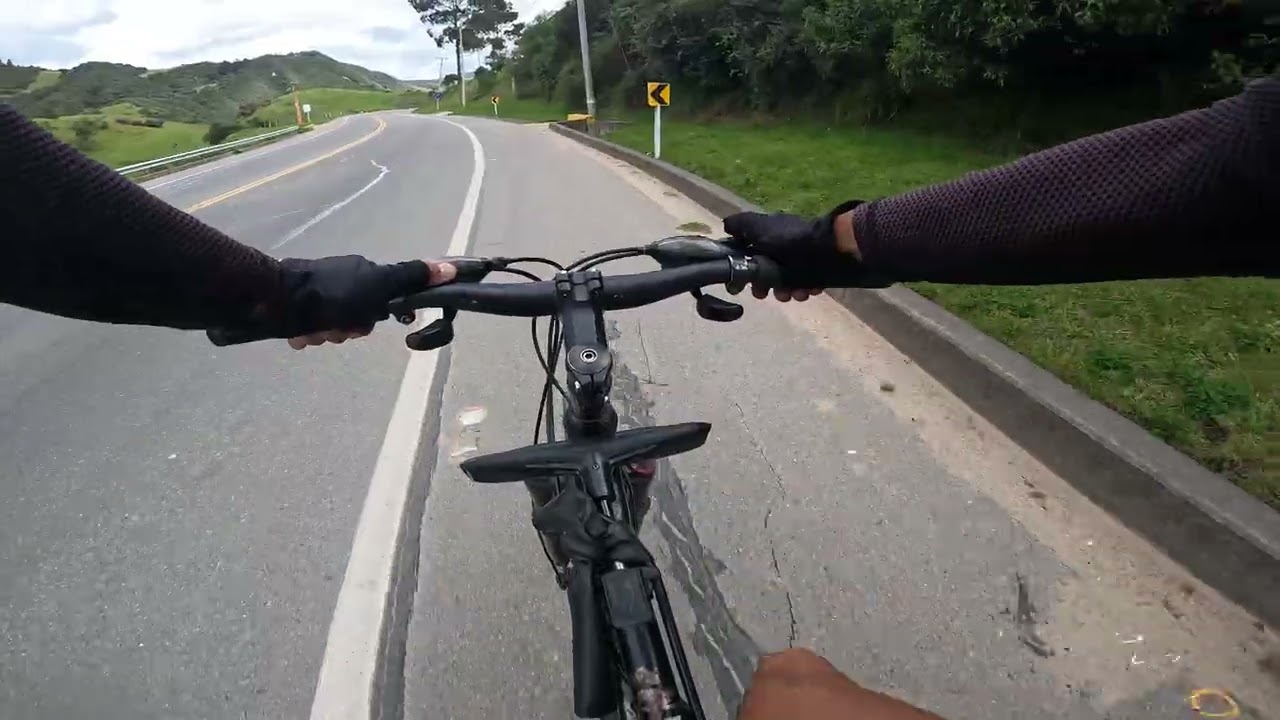 Descenso Alto De Las Arepas A La Calera. Cundinamarca, Colombia