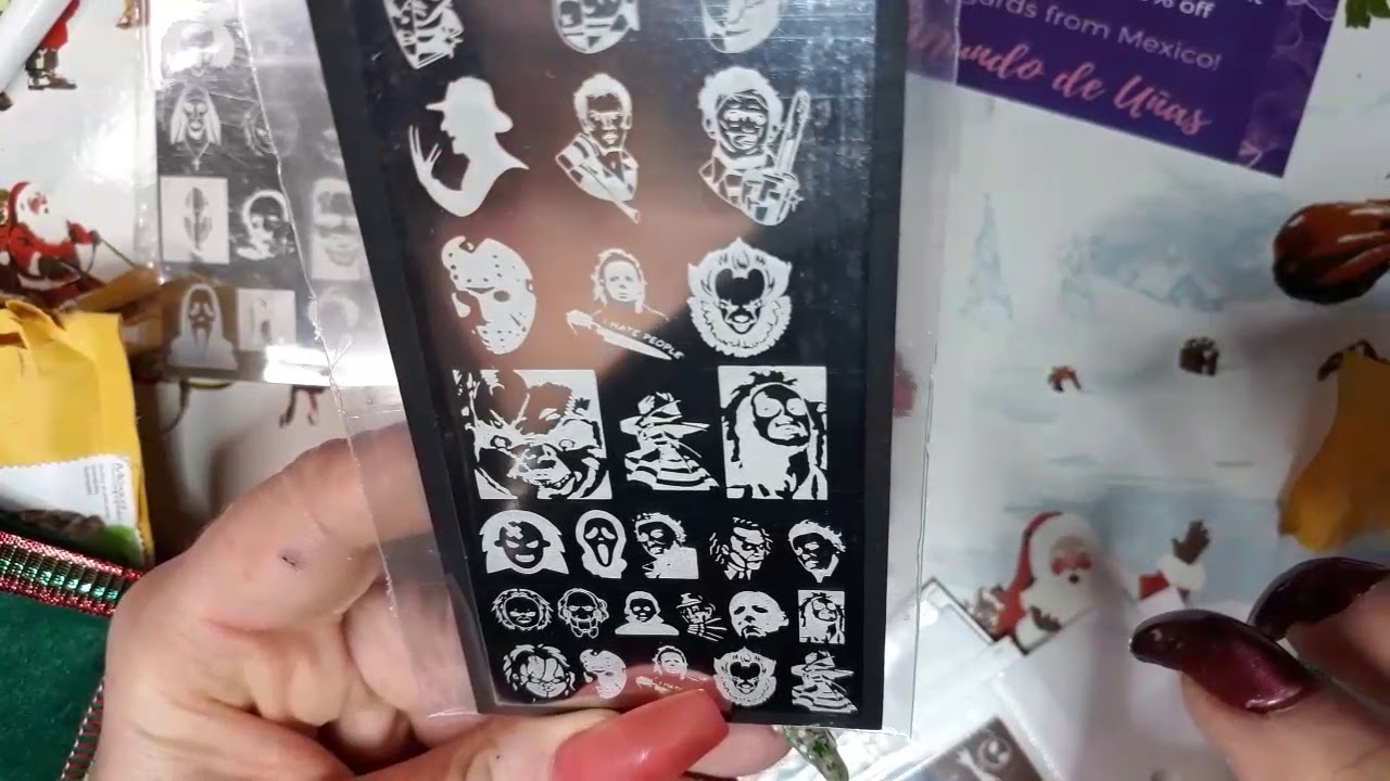 Stamping plates from Mundo de Unas/ DIY nail designs