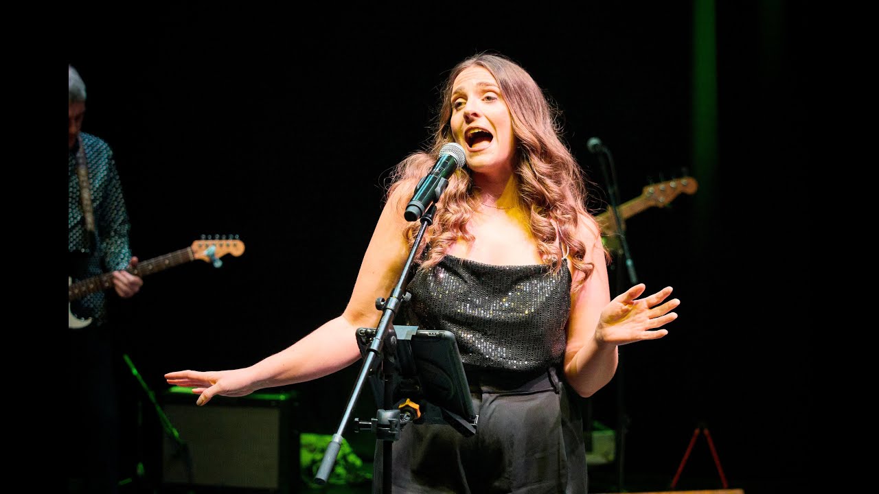 Hot Stuff - Donna Summer (cover) LIVE IN ZARAGOZA, SPAIN - Soul Lotta Funk Wedding & Party Band