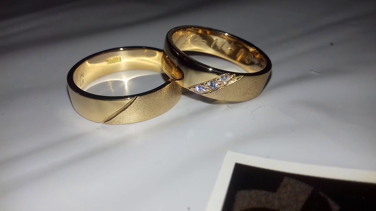 Anillos de matrimonio de oro con 3 brillantes