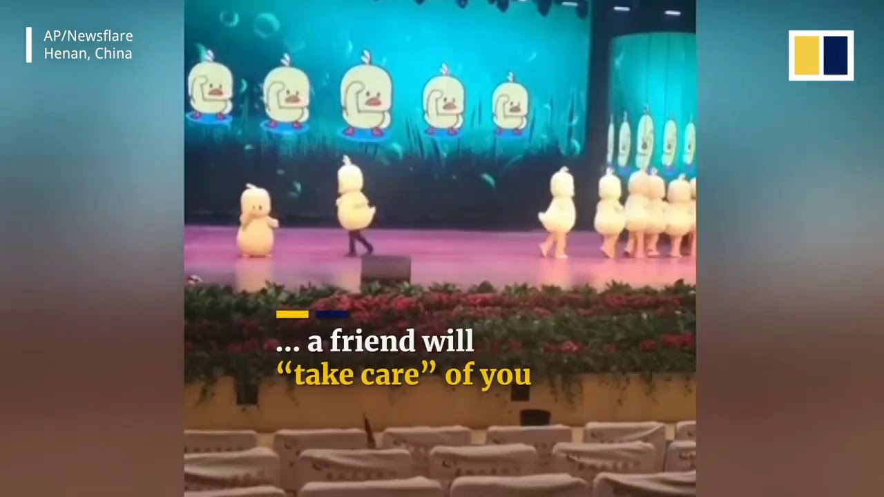Funny Duck-dance performer forgets to leave stage