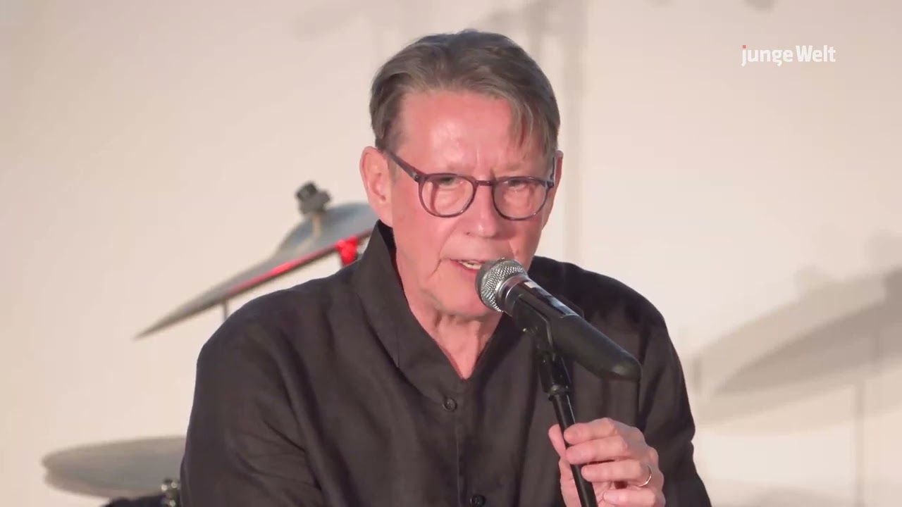 Andreas Rebers bei der Verleihung des Rosa-Luxemburg-Preises