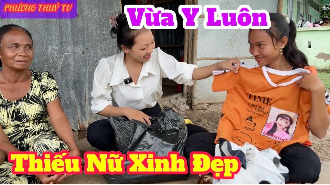 Thiếu Nữ Ăn Cơm Với Muối Bất Ngờ Được Nhận Cùng Lúc 2 Món Quà Ý Nghĩa| PHƯƠNG THÚY TV#685
