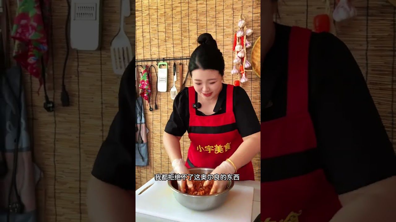 这奥尔良鸡腿馅绝对是封神的馅料，也是我的拿手绝活，个个透油皮 流汤汁，全家人边吃边夸，我姐夫说这是超级灌汤包，妈呀 太香了，一定要试试，绝对是吃一次就会爱上的味道！#我的乡村生活 #农村美食 #奥尔