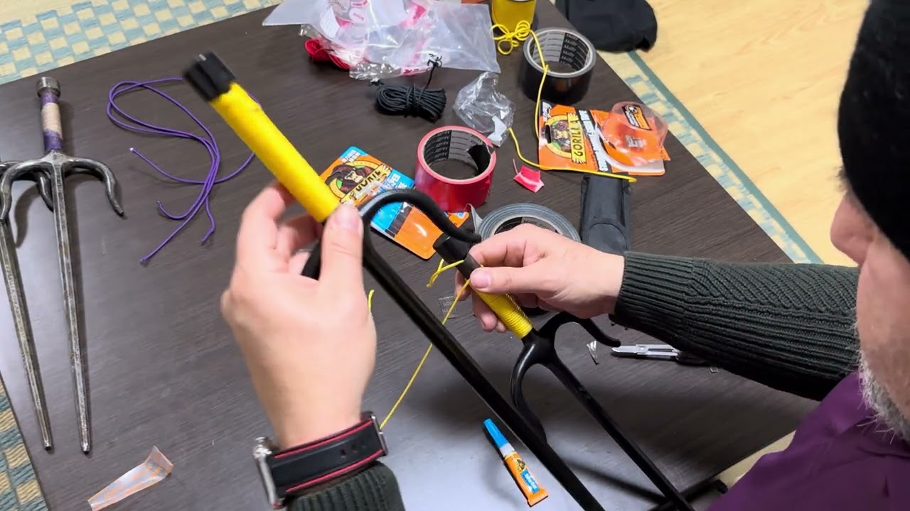Speed run of wrapping a Sai. Using double sided tape. Highly recommended. 