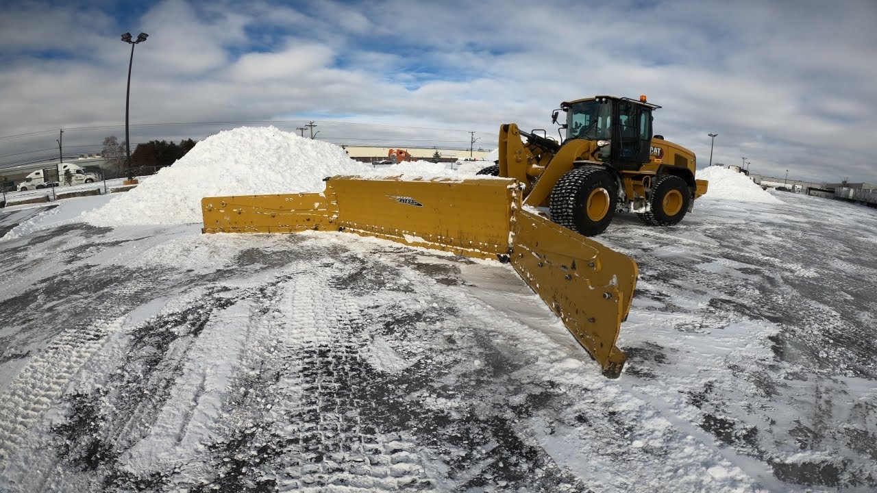 DOCK SNOW REMOVAL CAT 930M