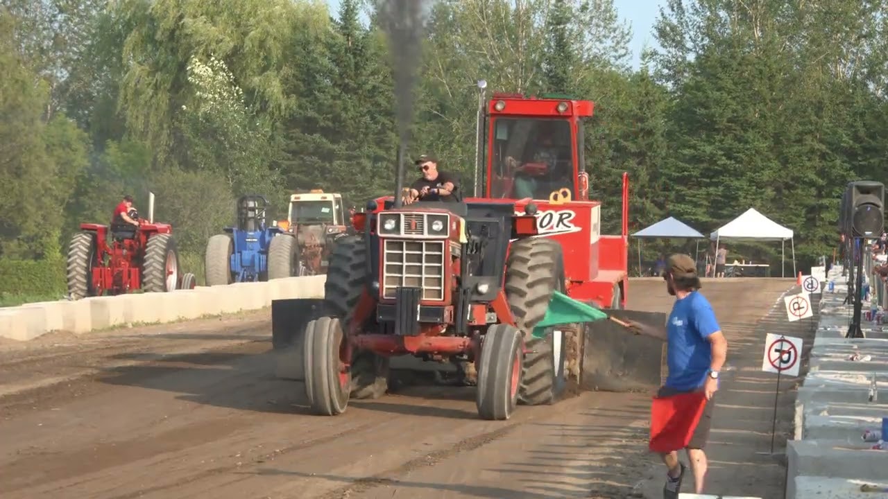 Tires de Tracteurs Expo Agricole Portneuf 2025,  5000lb Stock à 22 000 Mix