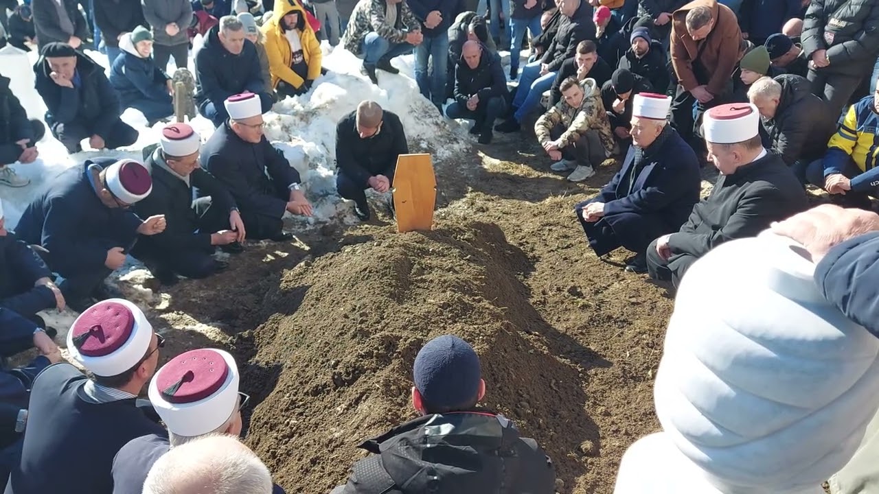 Dženaza Bajri Berilu, muteveliji džamije Lukavac na Bjelašnici 1