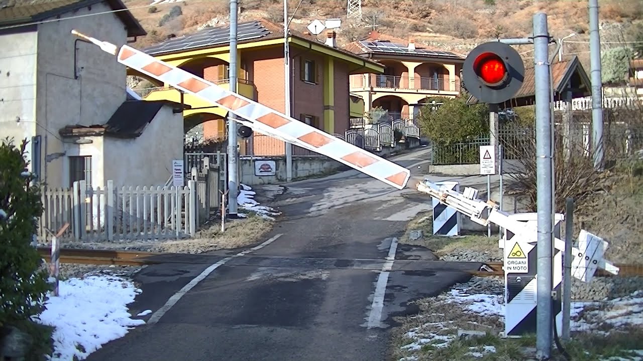Spoorwegovergang Susa (I) // Railroad crossing // Passaggio a livello