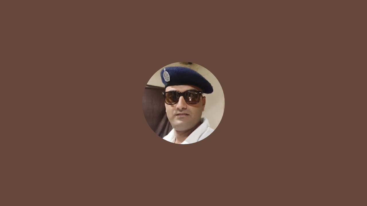 चांद से पर्दा कीजिए कही चुरा ना ले चेहरे का नूर