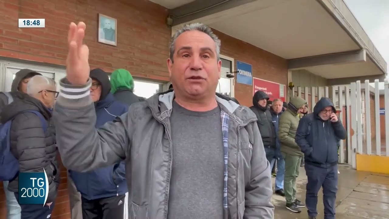 Sulcis, lavoratori della Portovesme asserragliati su una ciminiera