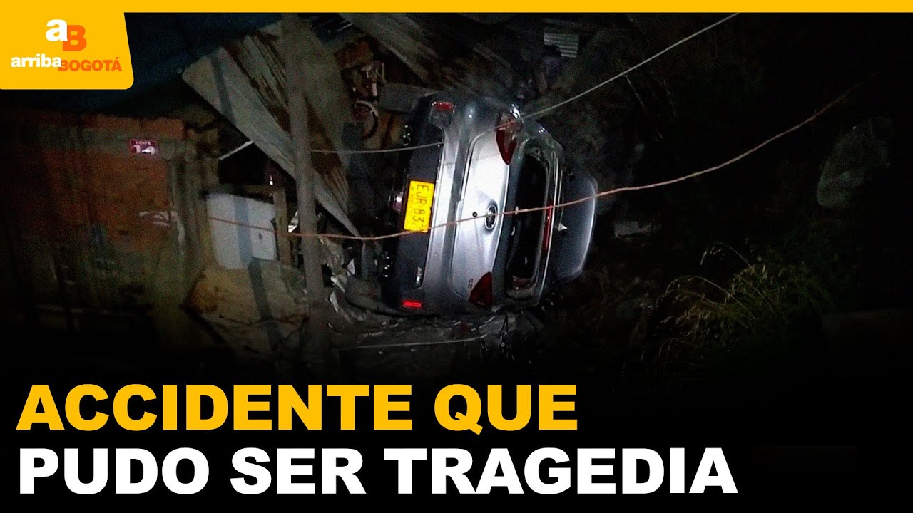 Vehículo rodó por una pendiente y cayó sobre una vivienda | CityTv | ArribaBogotá
