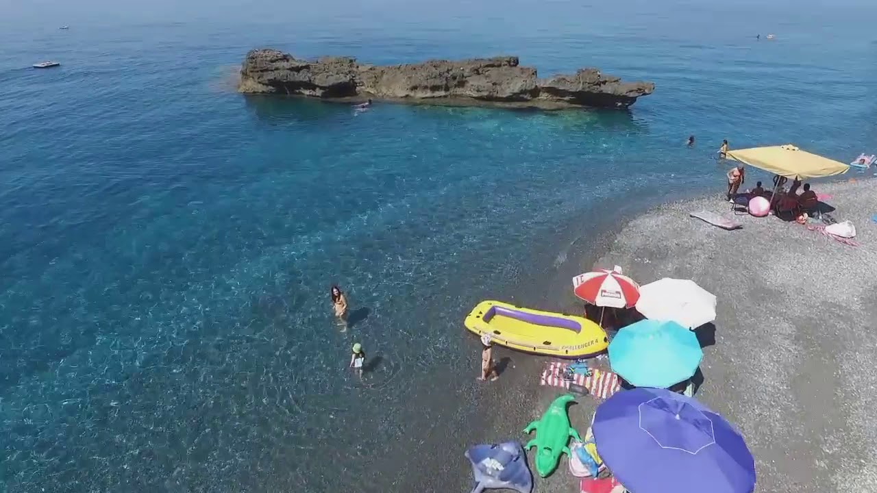 &Pi;&epsilon;&tau;ά&lambda;&eta; &Pi;&alpha;&rho;&alpha;&lambda;ί&alpha;, &Epsilon;ύ&beta;&omicron;&iota;&alpha;.  Petali beach evoia