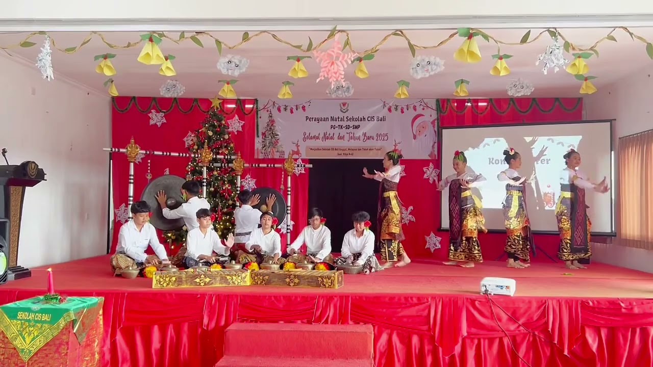 SASIH - Tari kontemporer siswa/i SMP CIS Bali pada Perayaan Natal Bersama Sekolah CIS Bali.