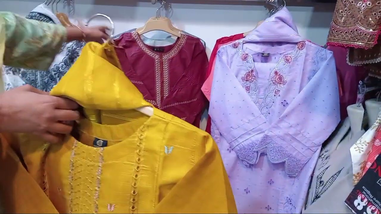 There are female clothes, fancy in Dhaama  mor