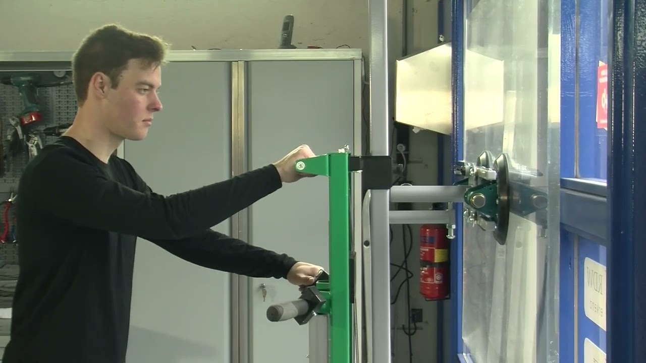 Glasslifter Tiller®-liftmobile for glass and door placement, most compact handling equipment