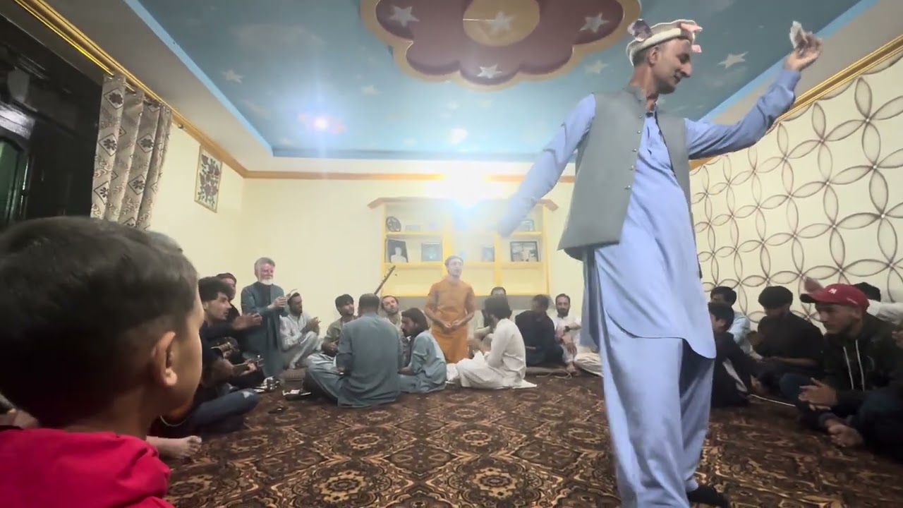 Riwan Hussain Rizvi Ma Dinar Wathano Pechi Zhan Boghdu Tan Birai Khowar, Beautiful Dance by Wazir