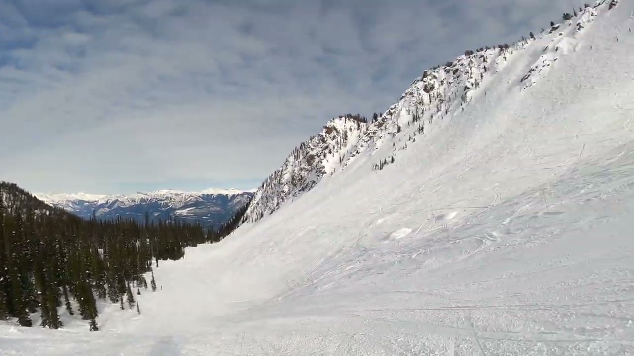 Kicking Horse skiing feuz bowl through lower whitewall. Golden, BC, Canada,  March 10, 2022.