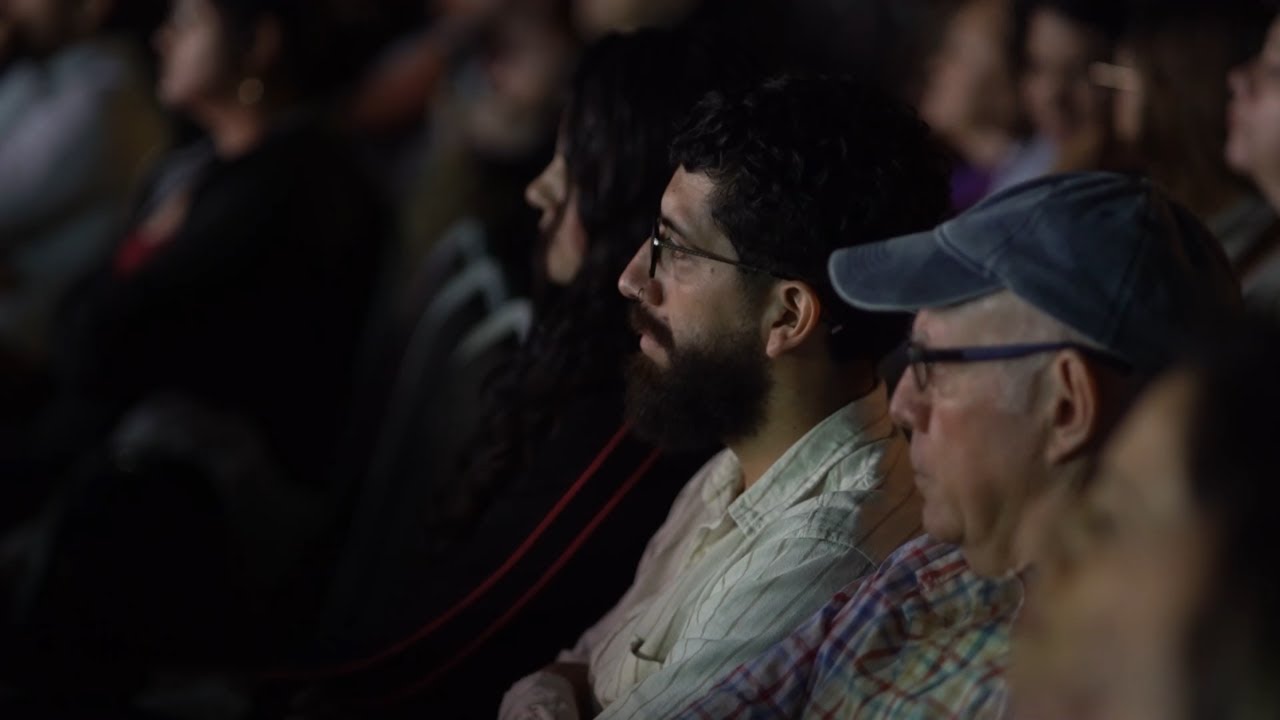 Encontrar la verdad, un página a la vez | Adriana Díaz Benach | TEDxLlorente Women