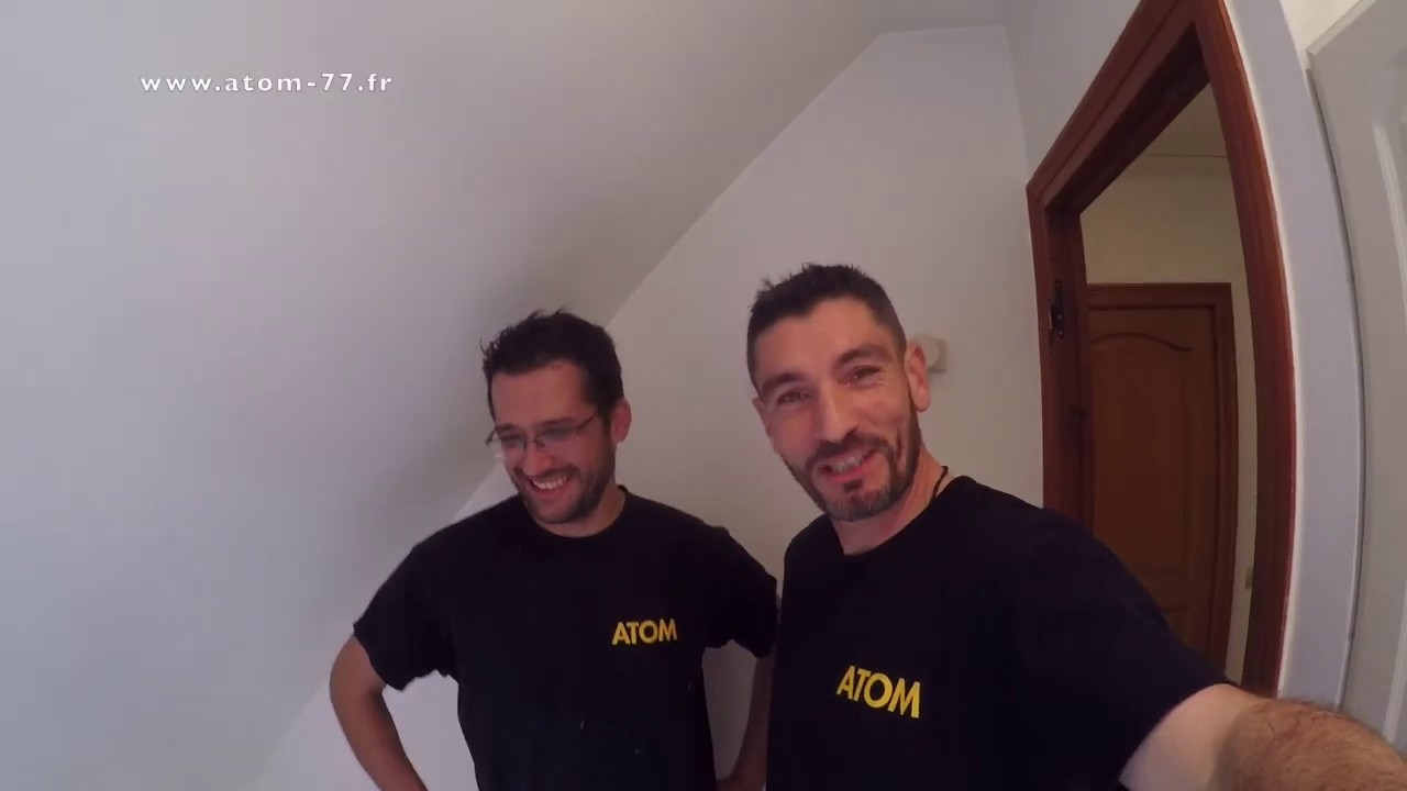 Salle de bain en sous pente, rénovation réalisée par la société ATOM (Oct. 2019)