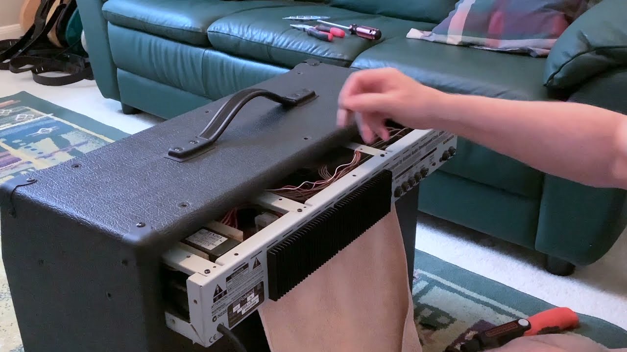 Roland VGA 5 Amplifier Battery Change