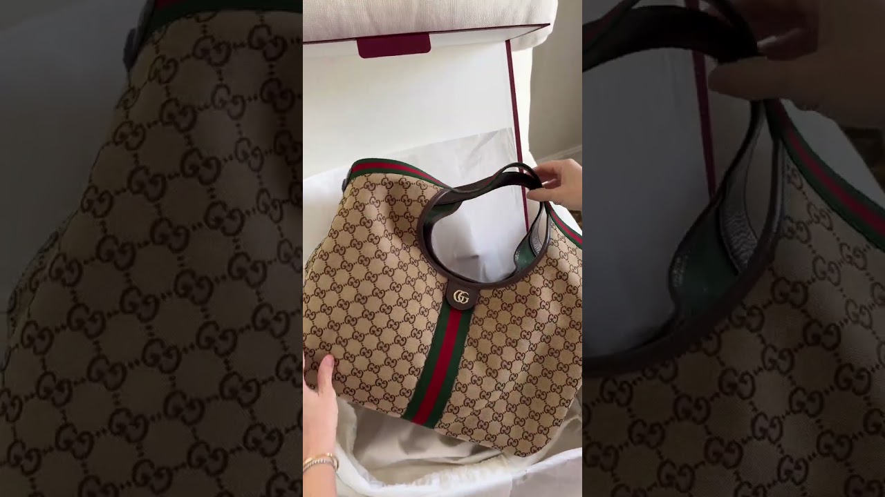 Unboxing of the Gucci Giglio