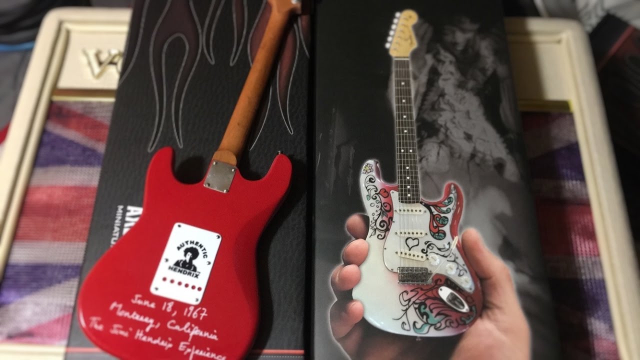 Miniature Jimi Hendrix Stratocaster - Axe Heaven