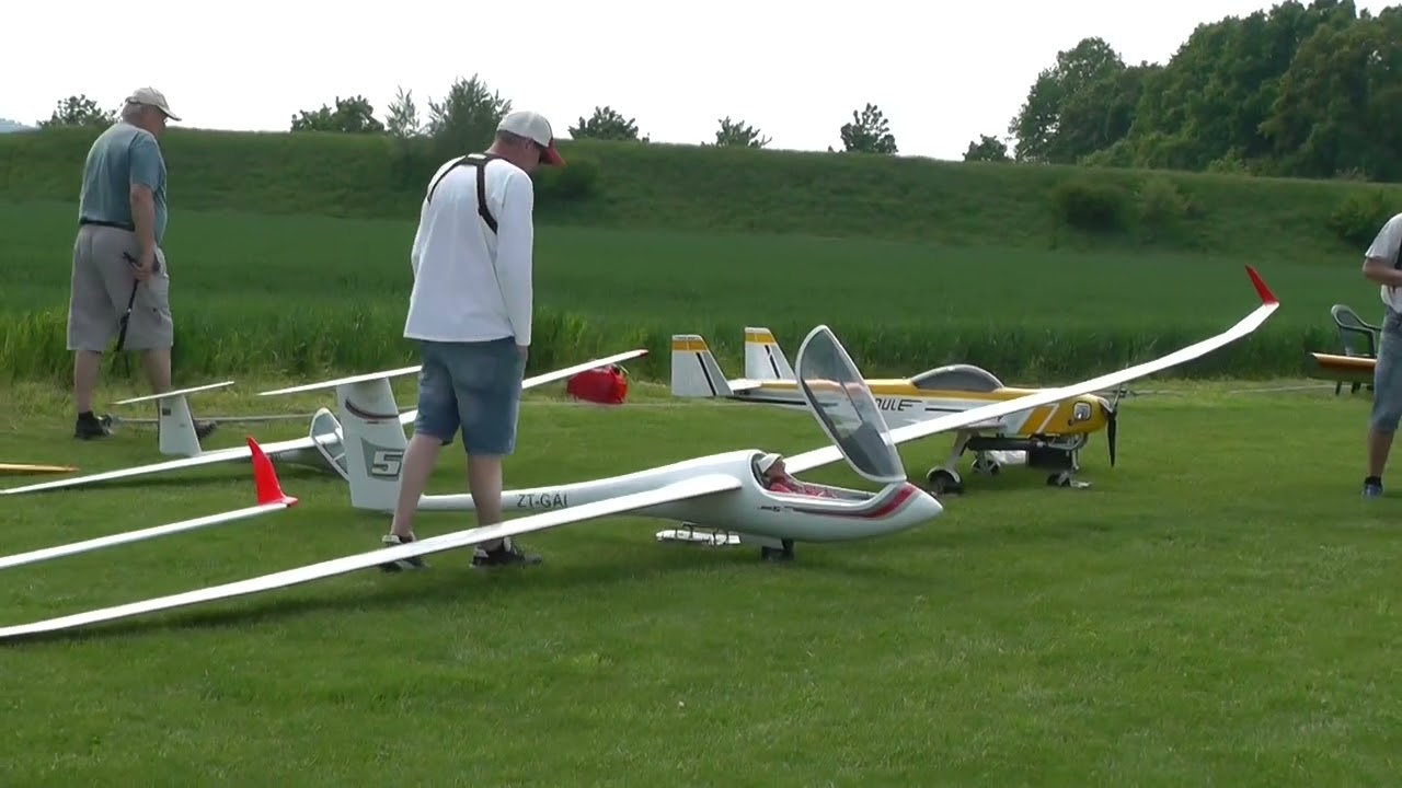 Rc aerovleky LMK Čmel&aacute;k 3.5. 2025   Rc aerotows.